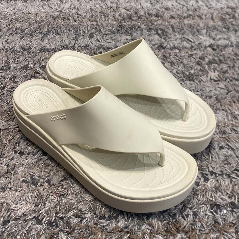 CROCS Women's Off-White cream Platform flip flop Sandals sz W11 - Picture 9 of 9